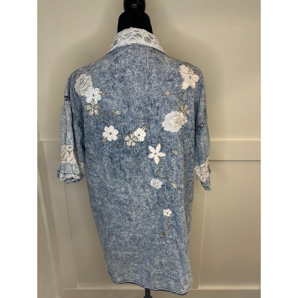 Womens DenimFloral Lace Embellished Acid Wash Short Sleeve - Picture 3 of 6